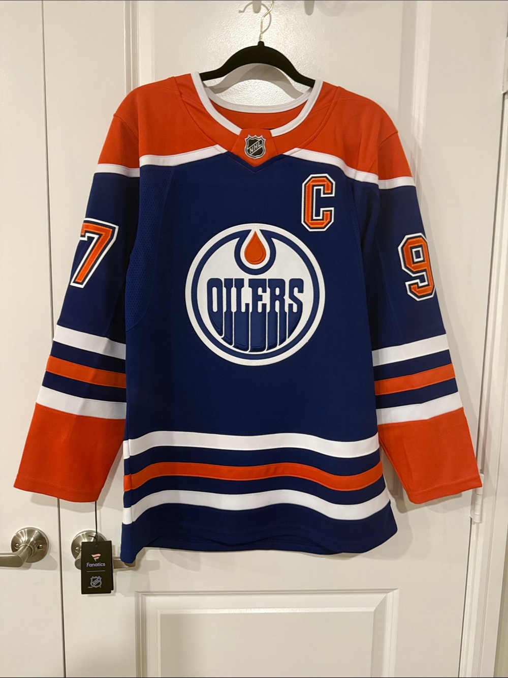 NWT Edmonton Oilers Connor McDavid #97 jersey size 42